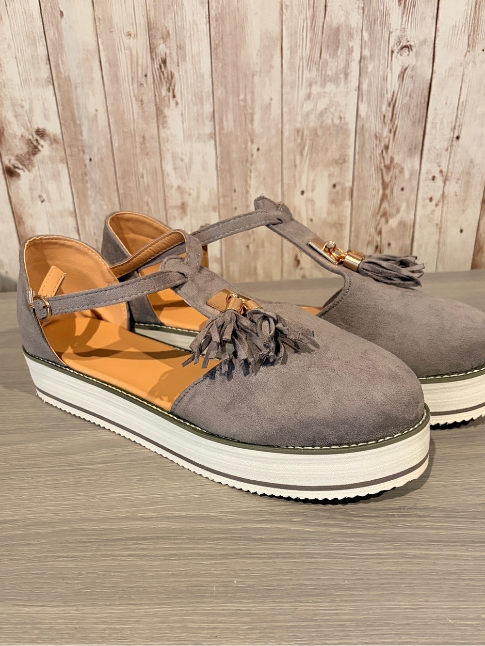 NWOT Gray Suede like T-Strap Platform Shoes with Tassels Women’s Size 11